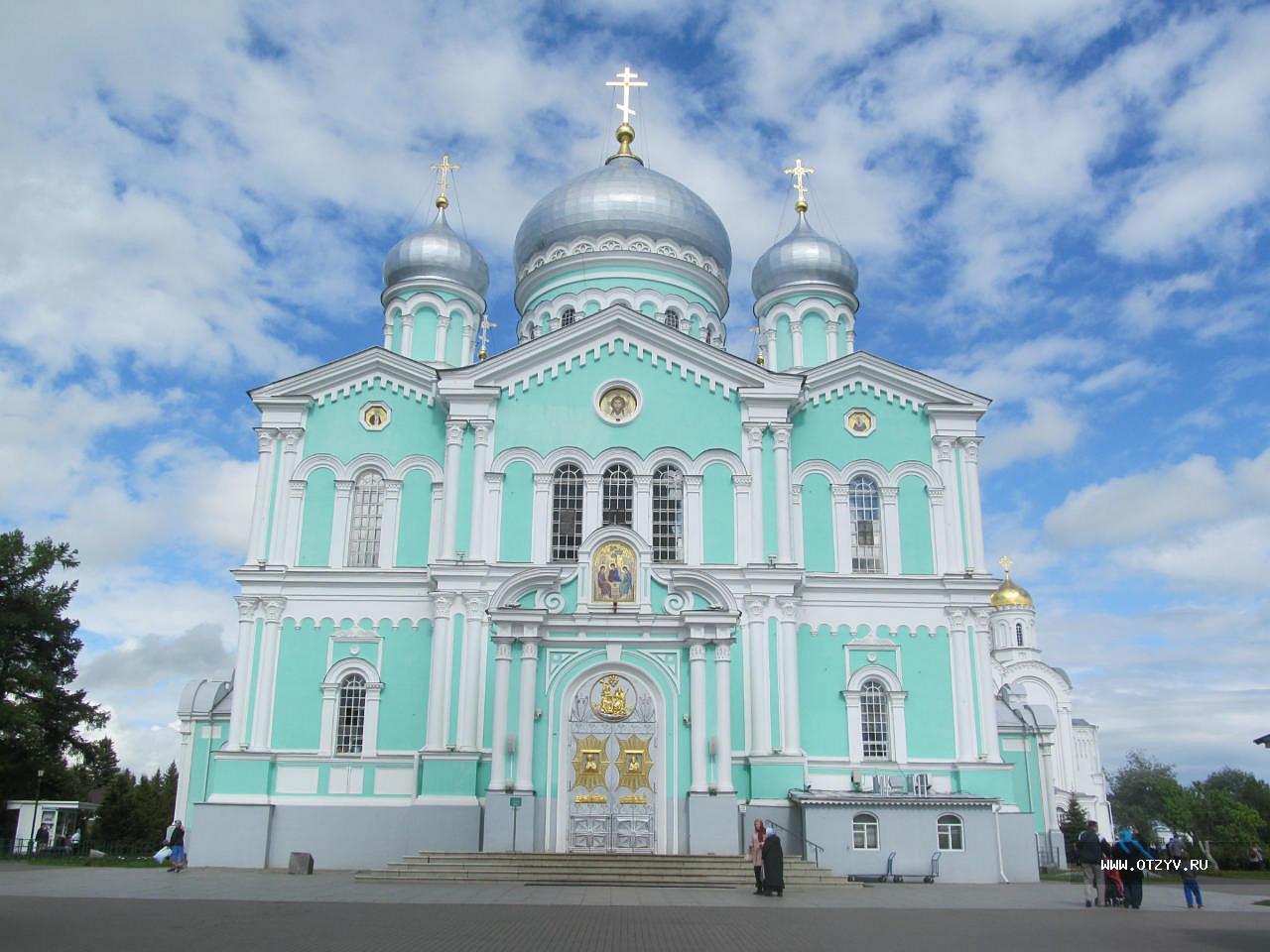 <span style="font-weight: bold;">Свято-Троицкий Серафимо-Дивеевский женский монастырь</span><br>